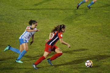 梅西女友安东尼拉曝光，阿根廷媒体揭秘恋情细节（配图示意）